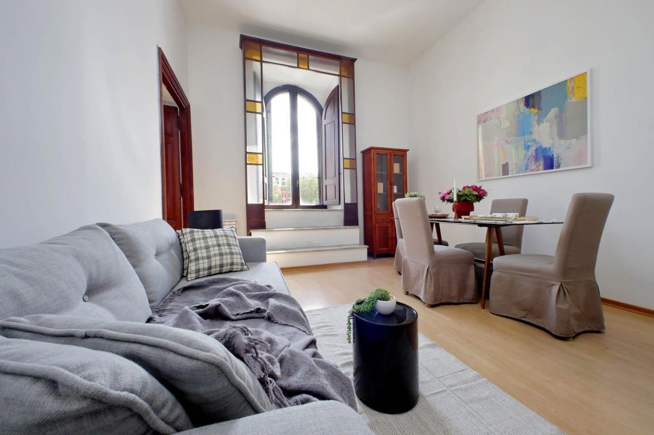 Cavour 2 Bedrooms Apartment روما المظهر الخارجي الصورة